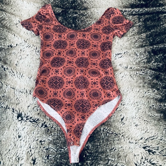 Womens coral/blush, pink Geometric Bodysuit One-Piece Size Small Snap - Picture 6 of 12